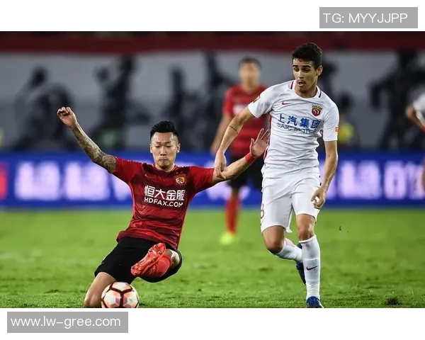 恒大与浦和激战正酣直播盛况尽在眼前精彩赛事不容错过