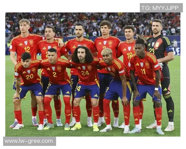 意大利U21青年队迎战西班牙U21队争夺欧洲足球锦标赛荣誉之战